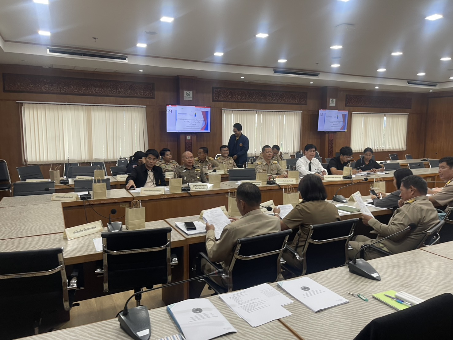 title - วันที่ 29 มิถุนายน 2569 นายวิทูล ประดิษฐบุญ ปฏิรูปที่ดินจังหวัดปราจีนบุรี พร้อมด้วย เจ้าหน้าที่ ส.ป.ก.ปราจีนบุรี เข้าร่วมการประชุมติดตามการดำเนินงานเกี่ยวกับผู้กระทำผิด ในการฝ่าฝืนมาตรการห้ามเผาในที่โล่ง ครั้งที่ 3/2569